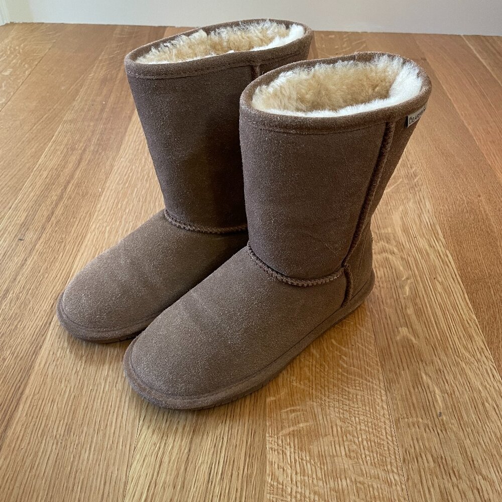Bearpaw Emma Short 608 W Hickory Classic Ugg Style Sheepskin Wool Sherpa Size 6